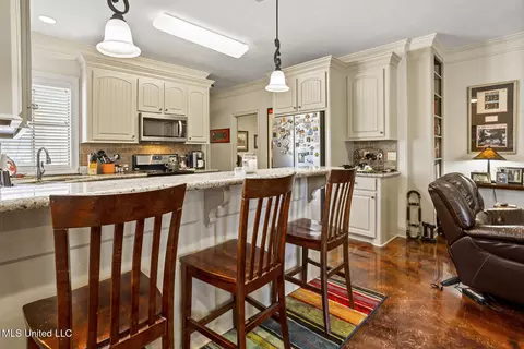 Kitchen - 233 Rockbridge Dr, Madison, MS 39110 photo 2 of 3