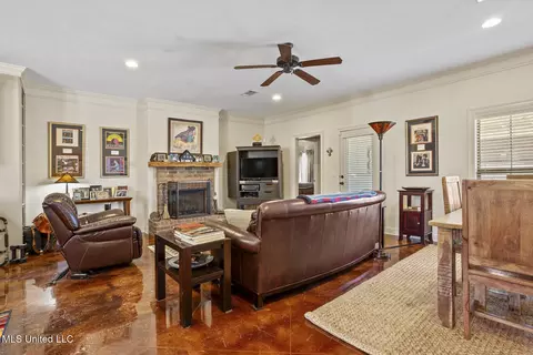Living - 233 Rockbridge Dr, Madison, MS 39110 photo 1 of 3