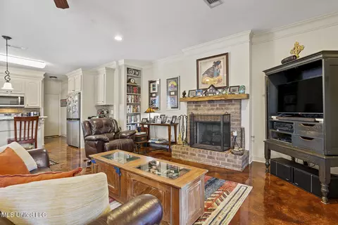 Living - 233 Rockbridge Dr, Madison, MS 39110 photo 3 of 3