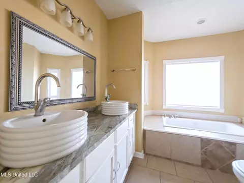 Bath - 4700 Thompson St, Moss Point, MS 39563 photo 2 of 2