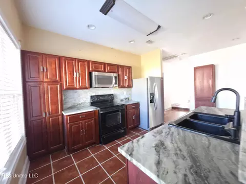 Kitchen - 4700 Thompson St, Moss Point, MS 39563 photo 2 of 2