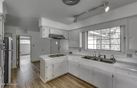 Kitchen - 632 NW Second Ave, Magee, MS 39111 photo 4 of 7