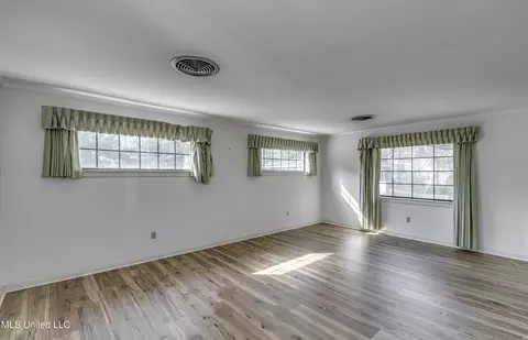 Living - 632 NW Second Ave, Magee, MS 39111 photo 4 of 16