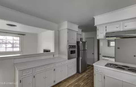 Kitchen - 632 NW Second Ave, Magee, MS 39111 photo 5 of 7