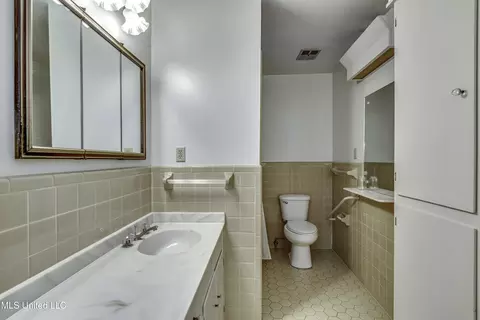 Bath - 632 NW Second Ave, Magee, MS 39111 photo 1 of 6