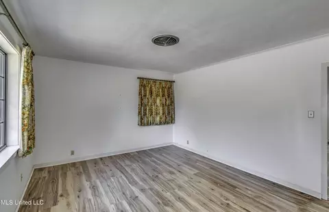 Living - 632 NW Second Ave, Magee, MS 39111 photo 16 of 16