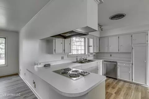Kitchen - 632 NW Second Ave, Magee, MS 39111 photo 1 of 7