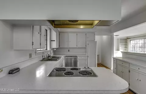 Kitchen - 632 NW Second Ave, Magee, MS 39111 photo 7 of 7