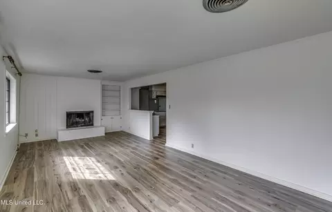 Living - 632 NW Second Ave, Magee, MS 39111 photo 12 of 16