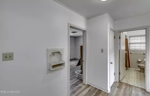 Entry Way - 632 NW Second Ave, Magee, MS 39111 photo 2 of 2