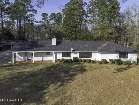 Exterior - 632 NW Second Ave, Magee, MS 39111 photo 4 of 20