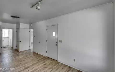 Living - 632 NW Second Ave, Magee, MS 39111 photo 8 of 16