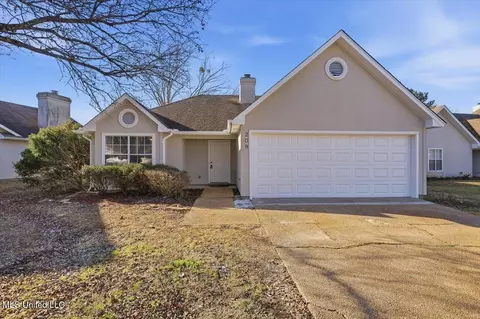 209 N Shadow Lake Dr, Clinton, MS 39056
