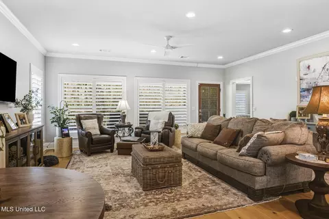 Living - 149 Old Farm Rd, Madison, MS 39110 photo 6 of 7