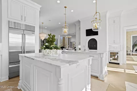 Kitchen - 149 Old Farm Rd, Madison, MS 39110 photo 5 of 13