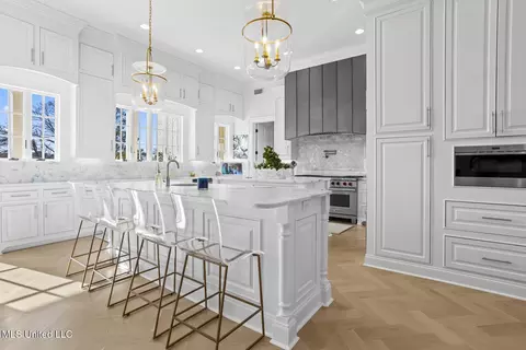Kitchen - 149 Old Farm Rd, Madison, MS 39110 photo 2 of 13
