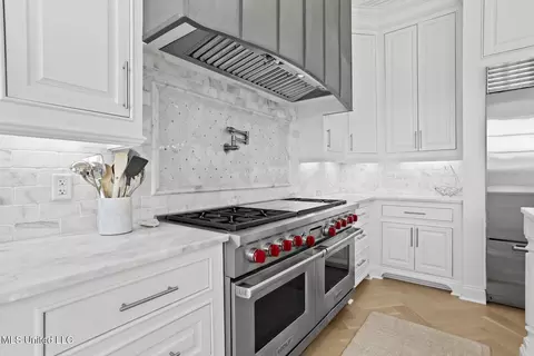 Kitchen - 149 Old Farm Rd, Madison, MS 39110 photo 6 of 13