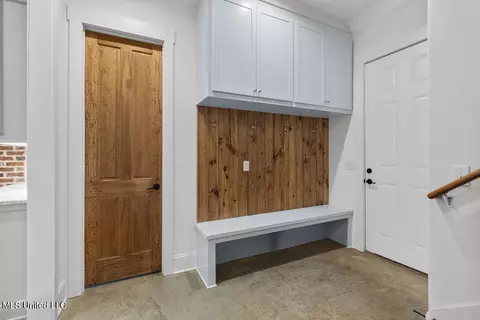 Entry Way - 136 Trails End, Flora, MS 39071 photo 4 of 7