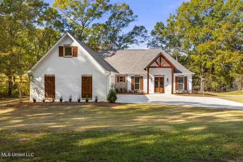 136 Trails End, Flora, MS 39071
