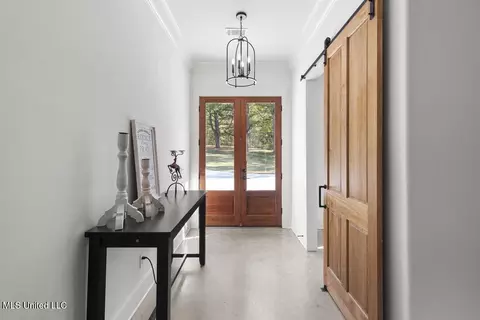 Entry Way - 136 Trails End, Flora, MS 39071 photo 6 of 7