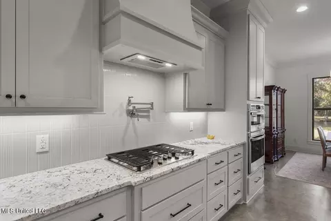 Kitchen - 136 Trails End, Flora, MS 39071 photo 2 of 3