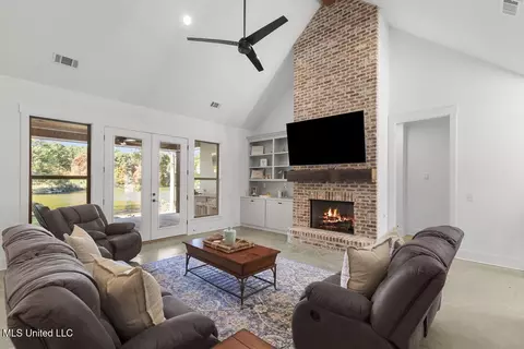 Living - 136 Trails End, Flora, MS 39071 photo 1 of 1