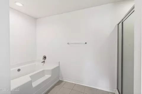 Bath - 108236 Kapalama Dr, Diamondhead, MS 39525 photo 1 of 3