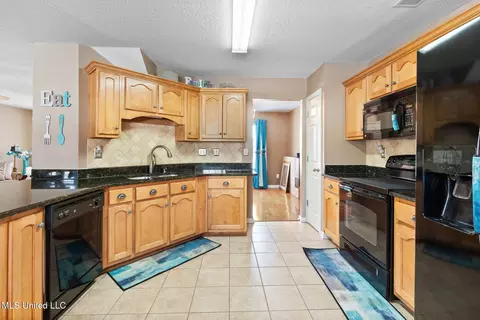 Kitchen - 7207 Maple Grove Rd, Olive Branch, MS 38654 photo 2 of 3