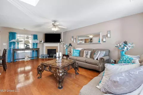 Living - 7207 Maple Grove Rd, Olive Branch, MS 38654 photo 1 of 1