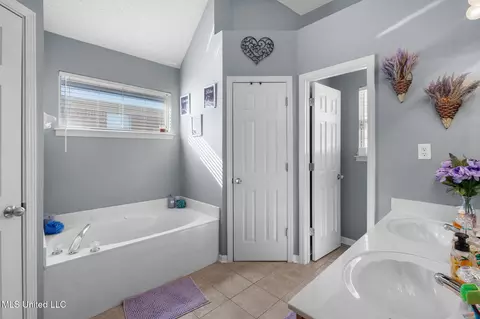 Bath - 7207 Maple Grove Rd, Olive Branch, MS 38654 photo 1 of 4