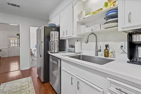 Kitchen - 432 Green Leaf Trl, Madison, MS 39110 photo 3 of 3