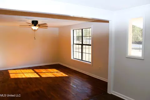 Living - 213 Old Highway 26, Lucedale, MS 39452 photo 2 of 3