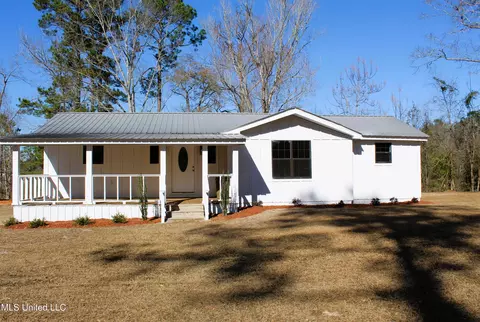 Exterior - 213 Old Highway 26, Lucedale, MS 39452 photo 2 of 3