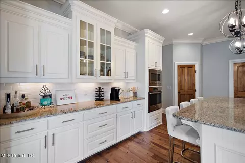 Kitchen - 102 Hampton Chase, Madison, MS 39110 photo 2 of 5