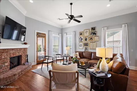 Living - 102 Hampton Chase, Madison, MS 39110 photo 2 of 4