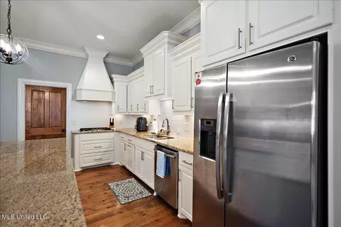 Kitchen - 102 Hampton Chase, Madison, MS 39110 photo 4 of 5