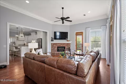 Living - 102 Hampton Chase, Madison, MS 39110 photo 1 of 4