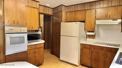 Kitchen - 3159 Claude Smith Rd, Magnolia, MS 39652 photo 2 of 3
