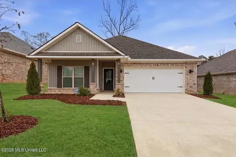 211 Serenity Lake Dr, Pearl, MS 39208