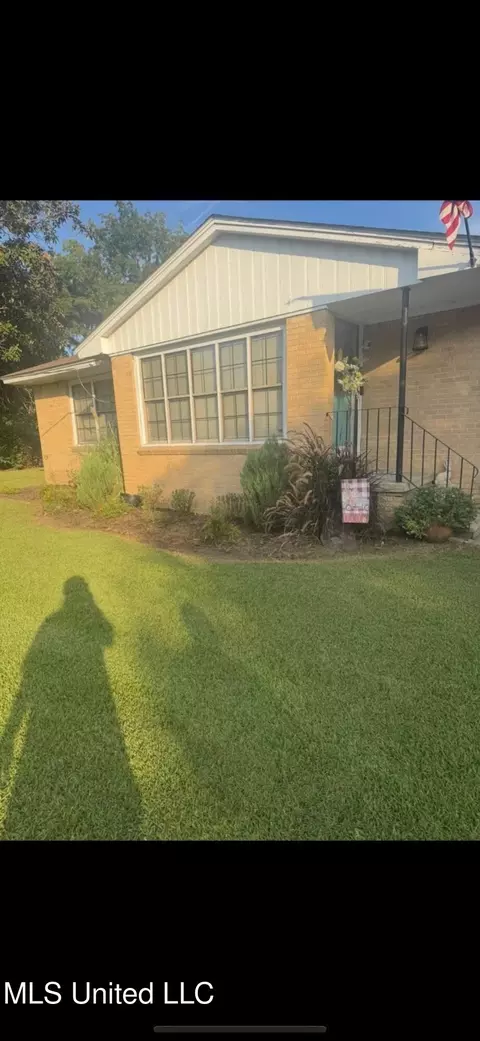 300 Ferriday Dr, Ridgecrest, LA 71334