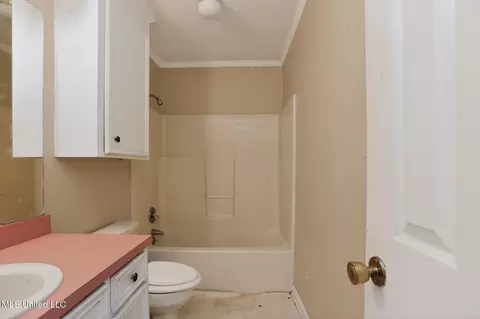 Bath - 5571 Tiki Ln, Jackson, MS 39212 photo 4 of 7