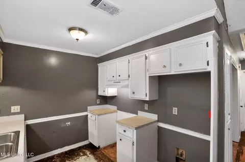 Kitchen - 5571 Tiki Ln, Jackson, MS 39212 photo 2 of 2