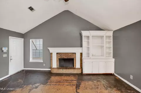 Living - 5571 Tiki Ln, Jackson, MS 39212 photo 5 of 5