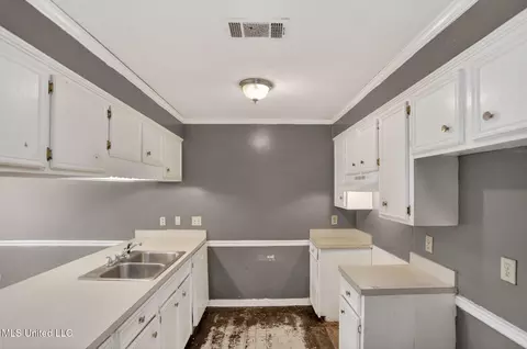 Kitchen - 5571 Tiki Ln, Jackson, MS 39212 photo 1 of 2