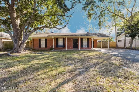 113 Colmer Cir, Ocean Springs, MS 39564