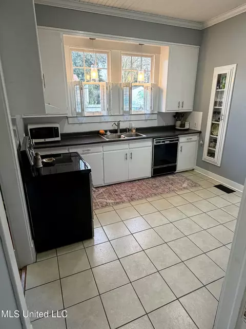Kitchen - 513 W Chippewa St, Brookhaven, MS 39601 photo 1 of 2