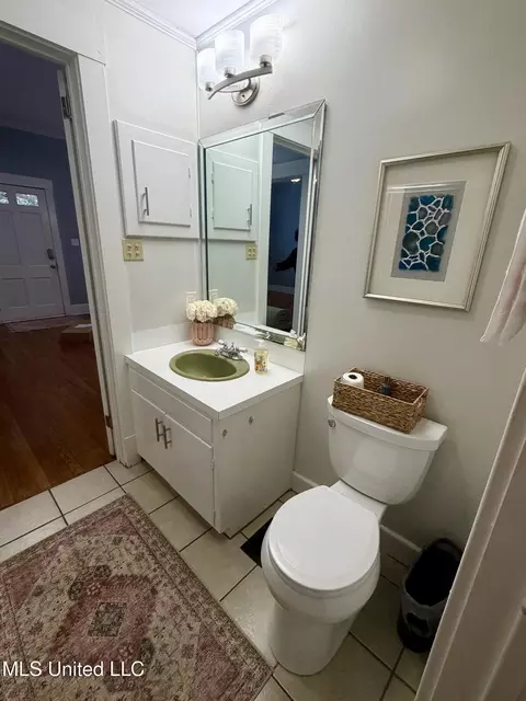 Bath - 513 W Chippewa St, Brookhaven, MS 39601 photo 3 of 4