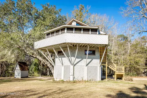 7417 Bluff Point Rd, Gautier, MS 39553
