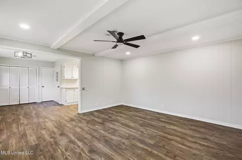 Living - 29 Stonegate Dr, Brandon, MS 39042 photo 6 of 6