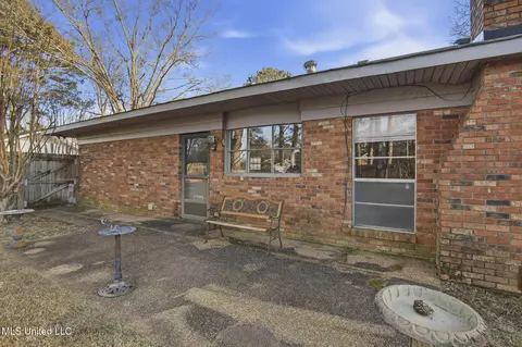 Exterior - 29 Stonegate Dr, Brandon, MS 39042 photo 4 of 9